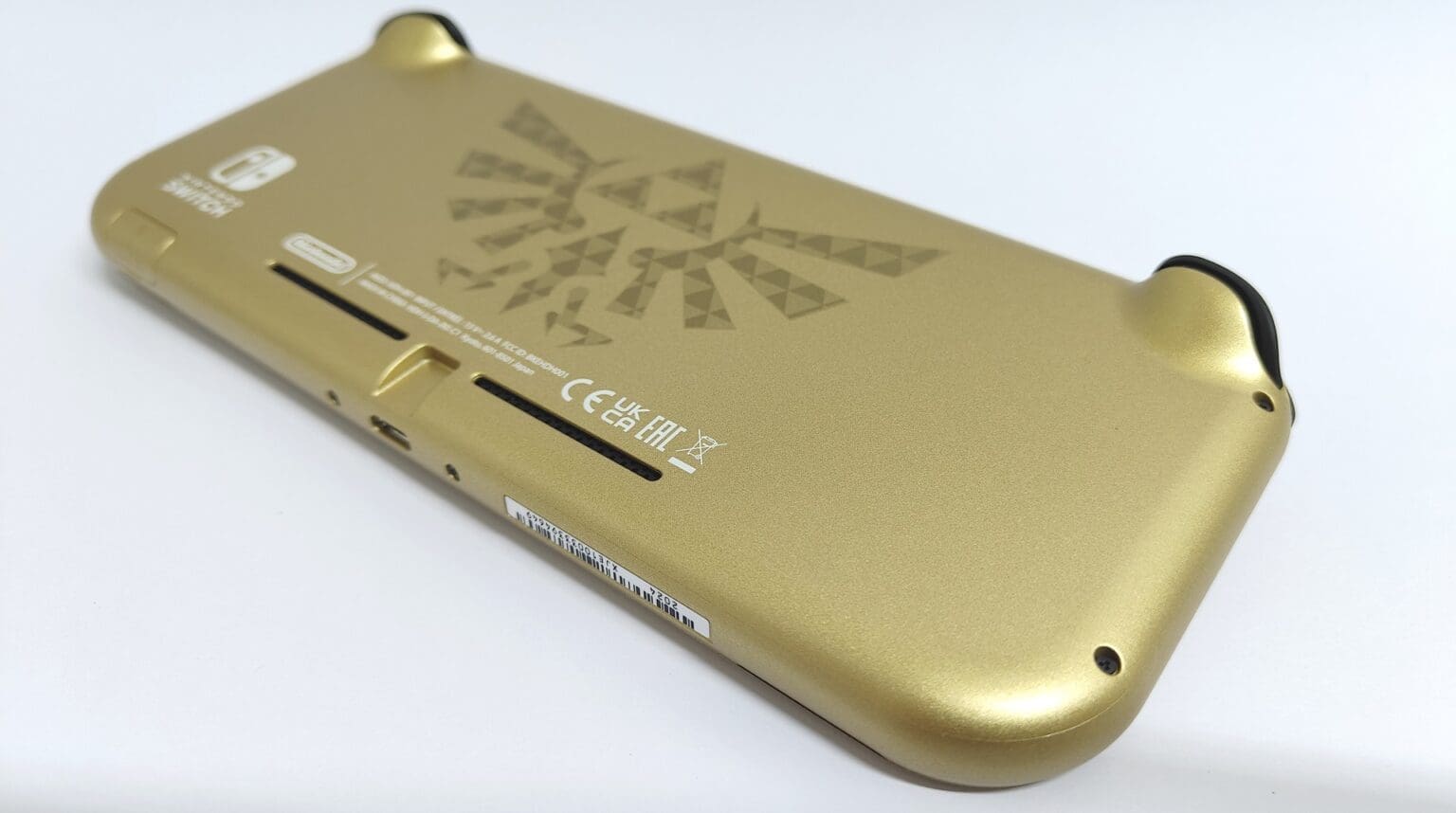 Nintendo-Switch-Lite-Hyule-