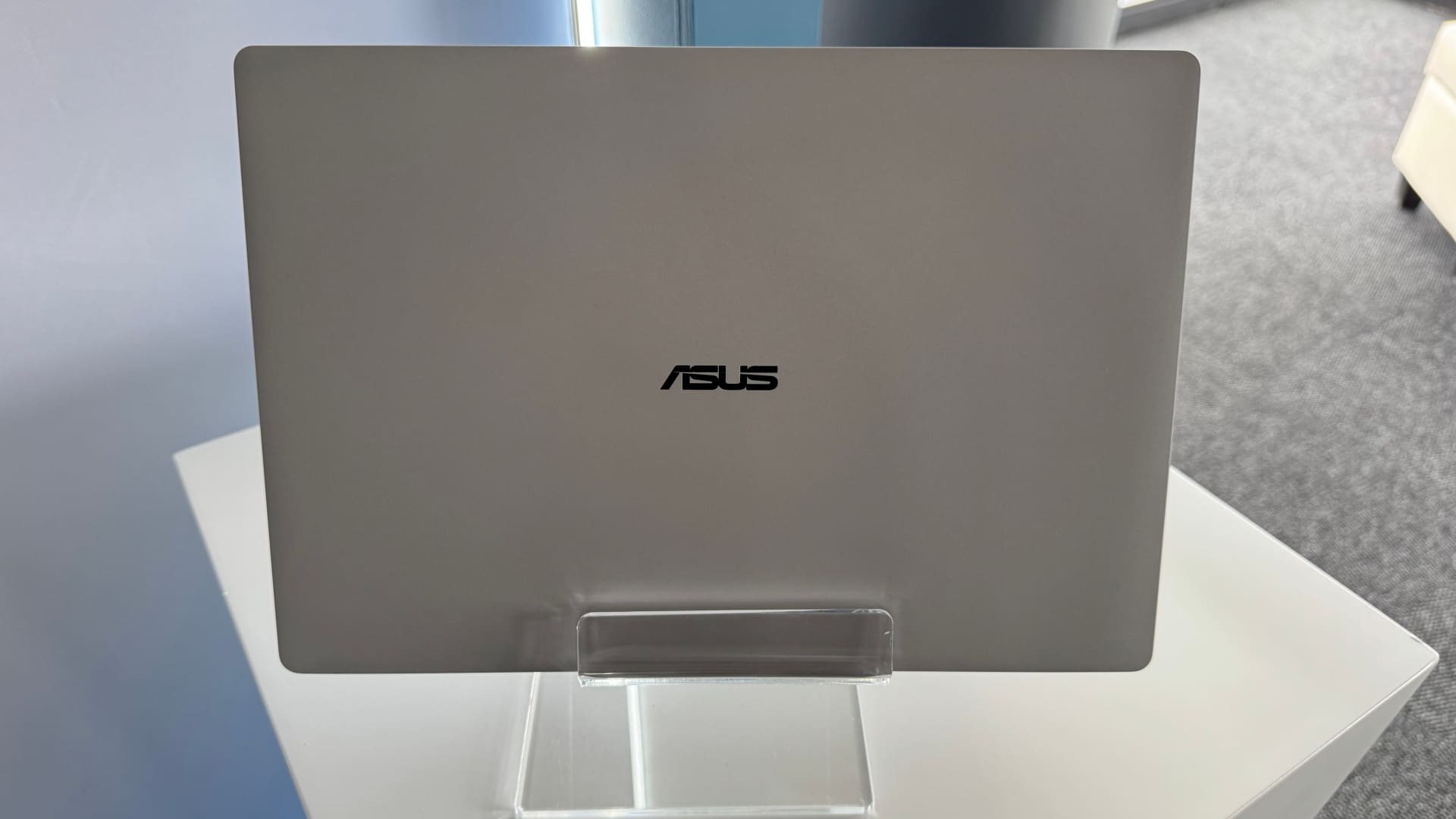 A closer look at the new ASUS ExpertBook Ultra - Hypertext